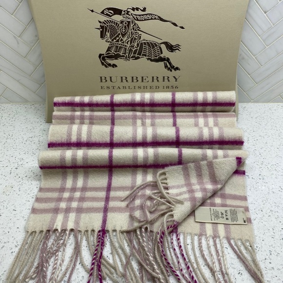❌SOLD❌Burberry Cashmere Classic Check Scarf Pink - Picture 9 of 9